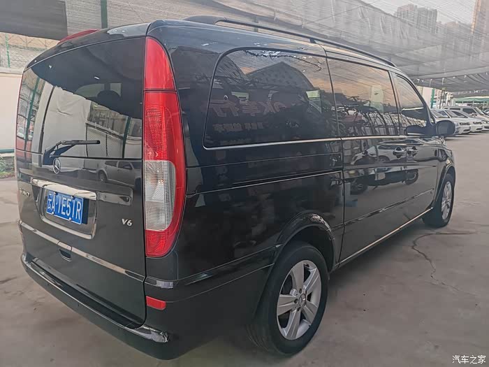 新到2010年7月上牌的奔驰唯雅诺25自动7座精英型天