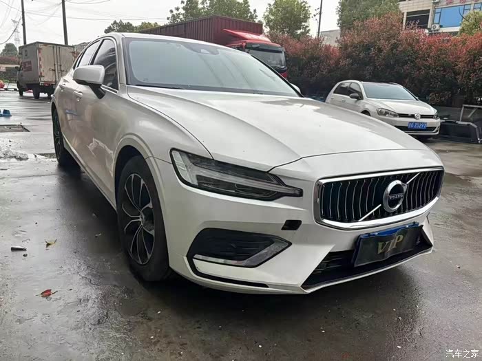 22款沃尔沃s60b4致远豪华版跑了13000公里车况原