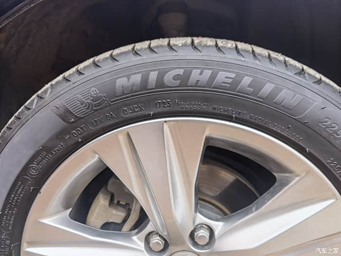 14代丰田皇冠出一套17寸轮毂个人一手轮胎23550r