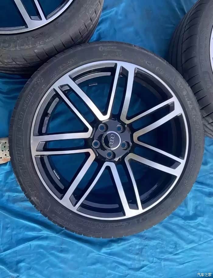 20寸奥迪rs6轮毂轮胎一套,感兴趣的看过来