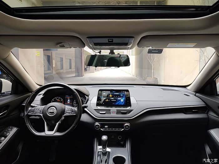 2020款日产天籁20无级xl舒适版改款双电
