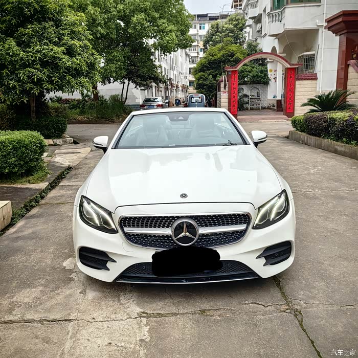 个人转让19年差点的奔驰e200敞篷,车子前面小追尾,只过了