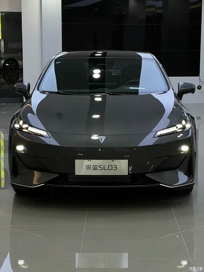 最近在考虑换购一款新能源汽车,于是在这个周末试驾了长安深蓝s