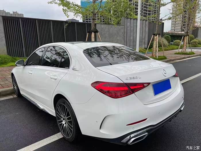 23年5月奔驰c260l,运动版(新车裸车35.43万款)座