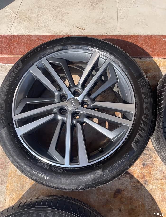 20寸奥迪q5轮毂轮胎一套,感兴趣的看过来