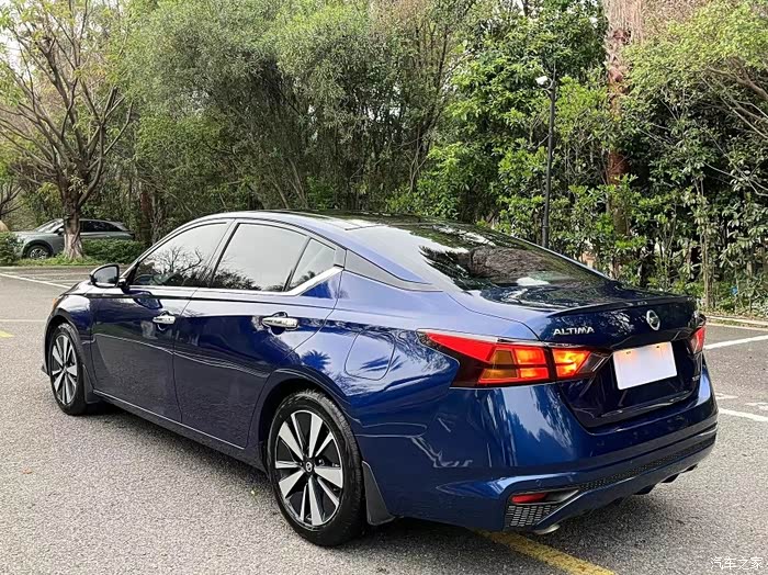 2022年11月21款日产天籁20l舒适版一手车3万公