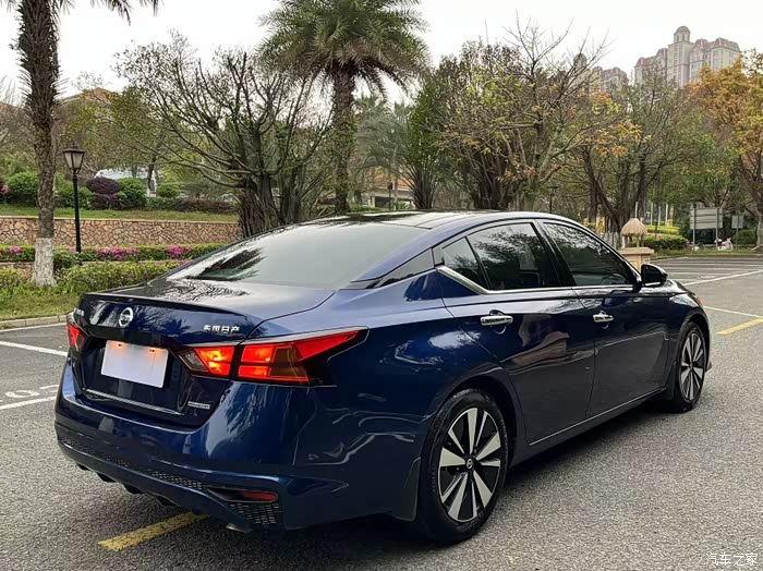 2022年11月21款日产天籁20l舒适版一手车3万公