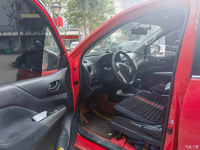 18上牌原厂双拼色日产拉瓦拉25自动四驱8万多公里车况精