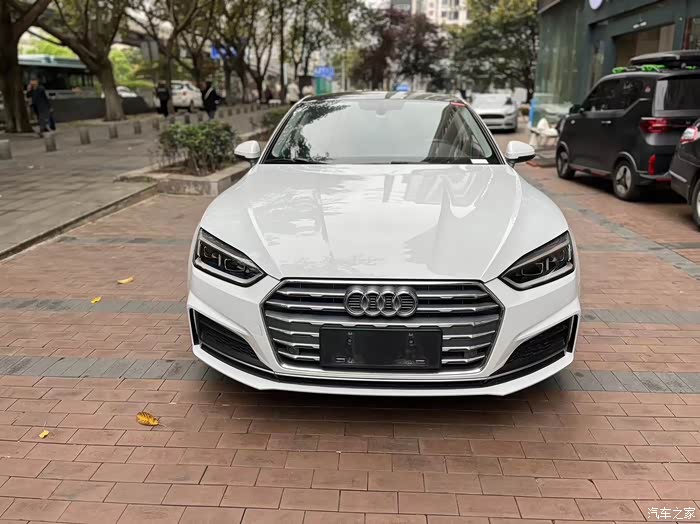 20款奥迪a5轿跑40tfsi时尚安全行驶88万公里