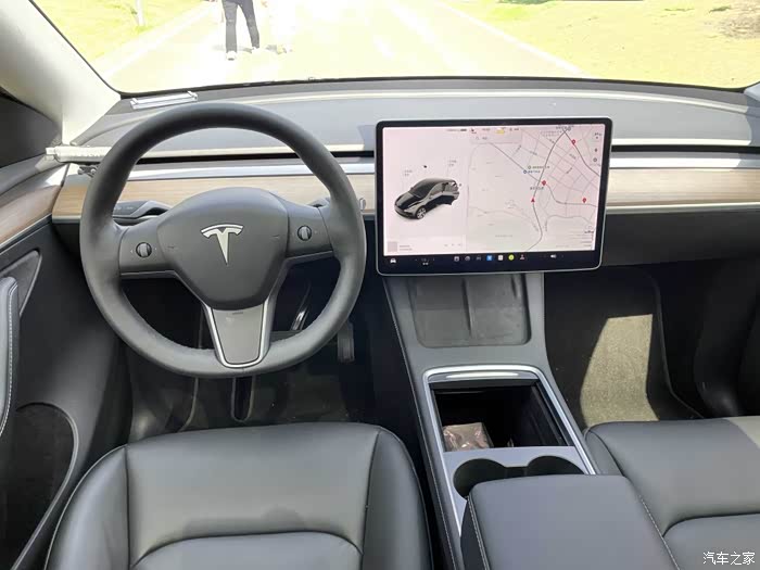 特斯拉modely2021款标准续航后驱版行驶4