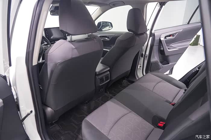 丰田rav4荣放2020款20lcvt两驱风尚版