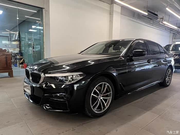 新到19年5月宝马525lim运动套哈曼卡顿音响夜