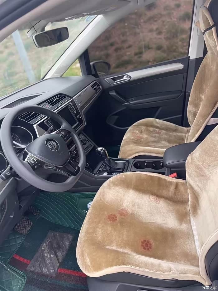 2019年大众途安14t自动7座个人一手车原版原漆