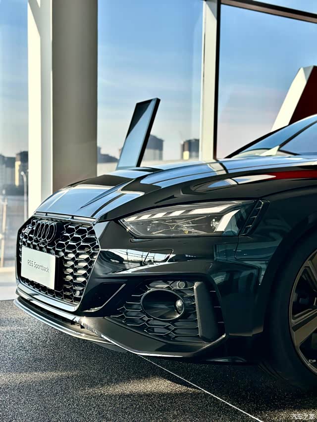 天生速颜的rs5sportback你喜欢吗奥迪rs5