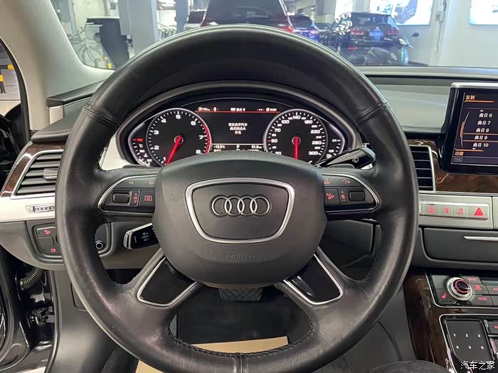 2015年奥迪a8l舒适版