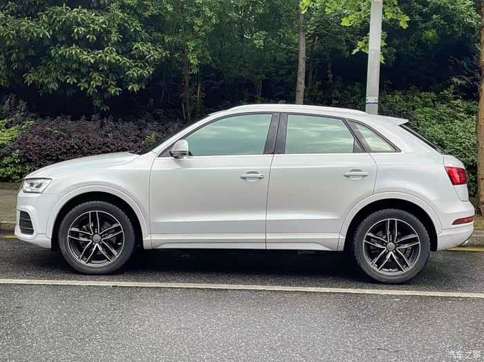 奥迪q3 2018款 30周年型 30 tfsi 时尚型,行