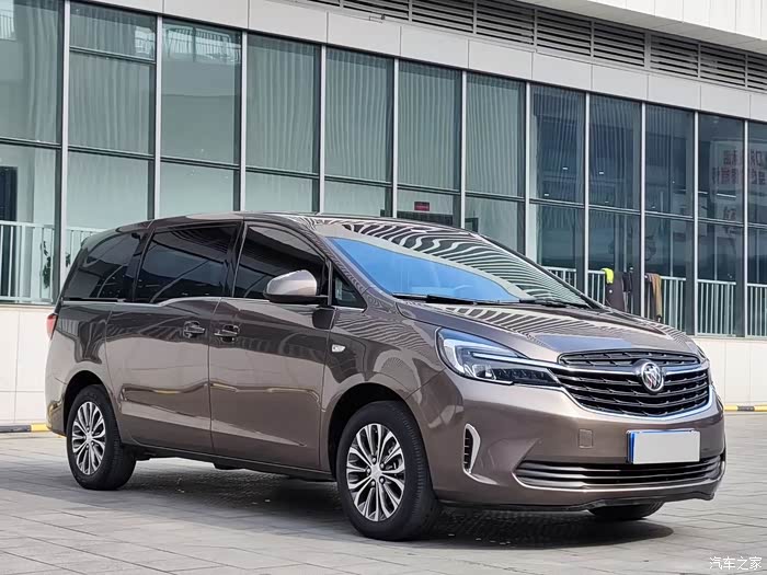 最新到店:2022年别克gl8 652路上公务舱舒适版,全车