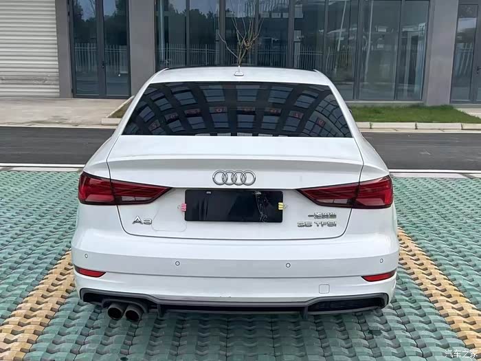 17年奥迪a318款极品车况原版基本原漆8万多公里