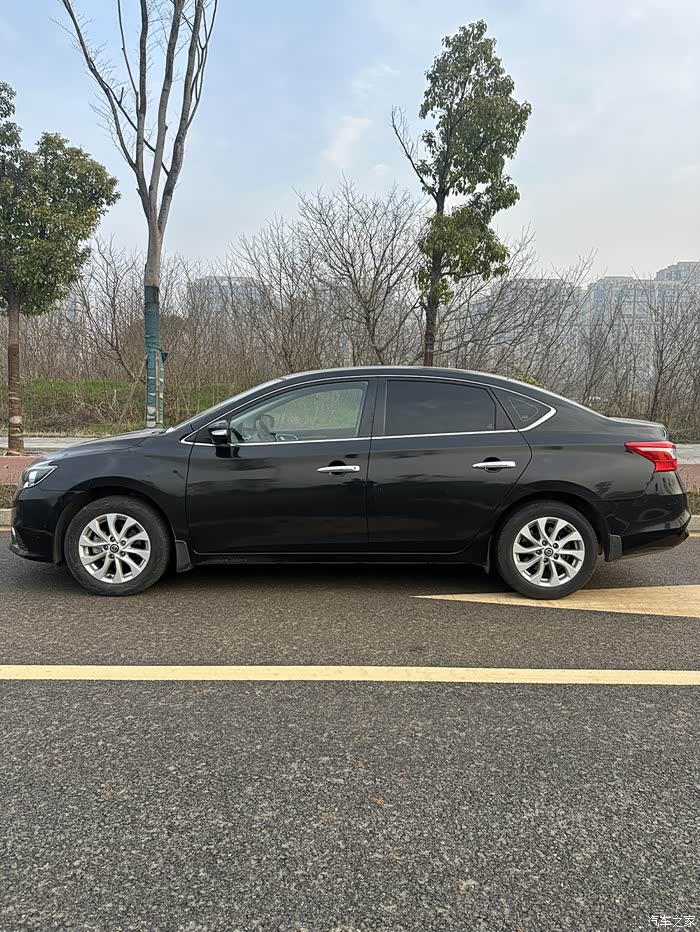 19款轩逸次顶配有无钥匙进入启动现在还值多少钱当年头脑发