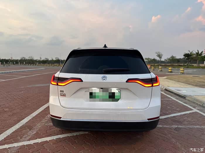 【图】蔚来es8,20款7座版,75kw租电版,21年9月