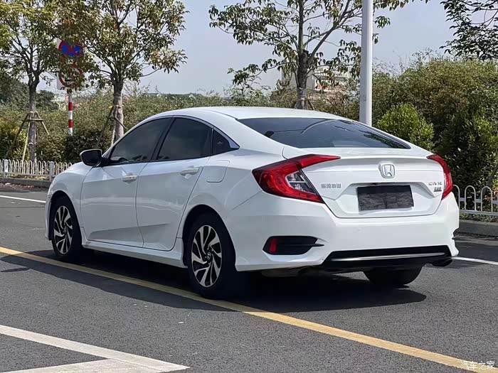 出一台思域17年8月上牌15t豪华版价格798