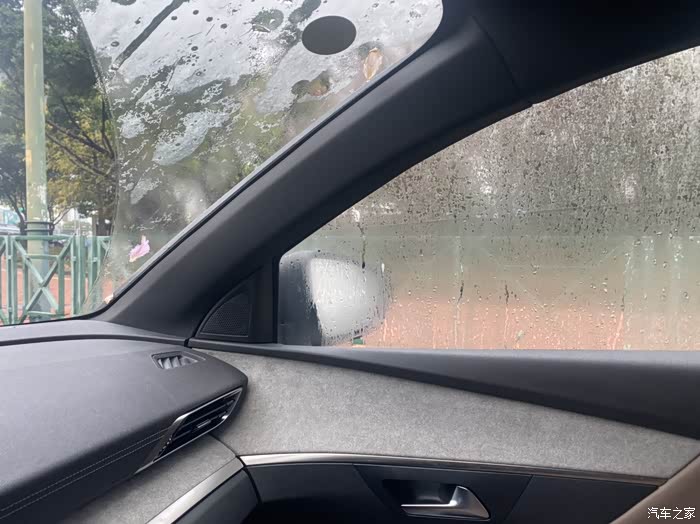 广州回南天发现车窗起雾严重影响驾驶安全车窗玻璃可以通过升