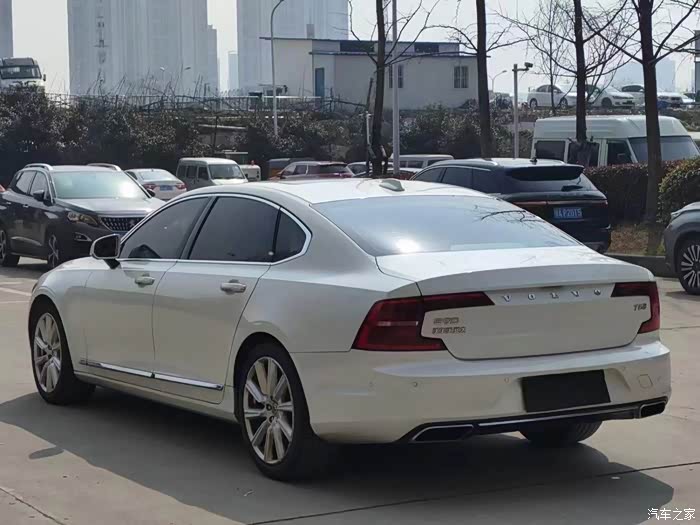 17年沃尔沃s90t5智雅高配外观简洁大气线条流畅内