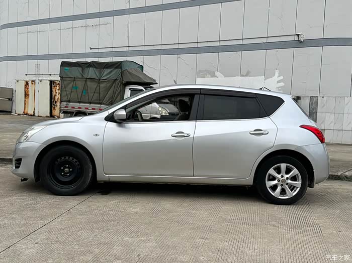 11年7月日产骐达16自波一手车年审保险同步无事故