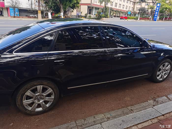 2010年奥迪a6l,2.4高配,车况精品,内饰相当板扎,拨