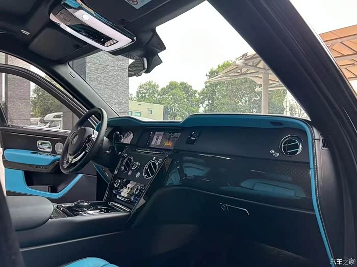 2020年劳斯莱斯库里南bb版行驶9500km黑外蓝内