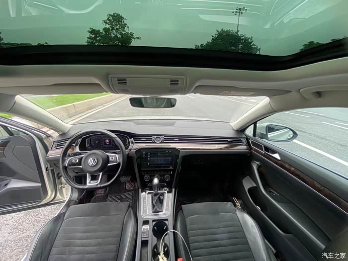 17年4月迈腾,1.8t自波尊贵版,全景天窗,无匙,双电椅加