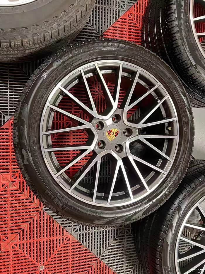 21寸保时捷卡宴原厂轮毂拆车件原配倍耐力轮胎价格很合适