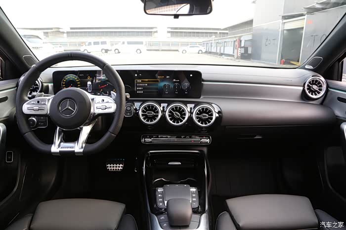 2022年3月奔驰amg a35l 4matic性能小钢炮