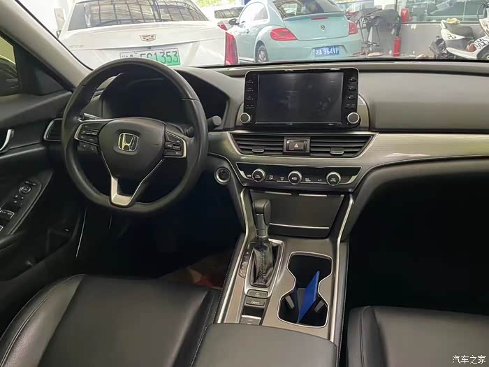 18年本田雅阁260精英版,一手8万公里,精品车况,加装氛围