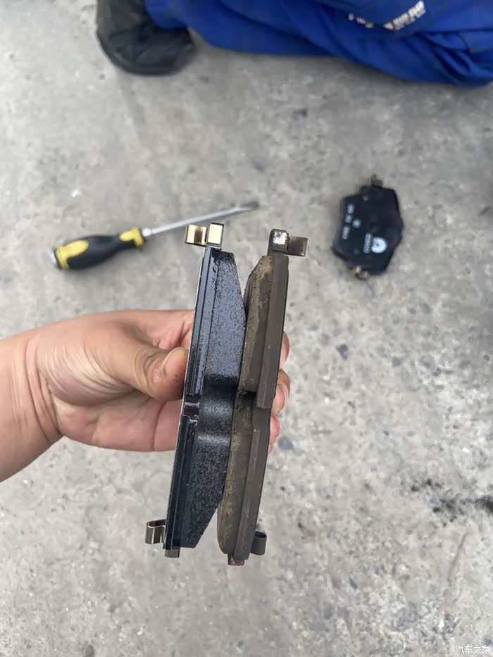 18款525更换刹车片