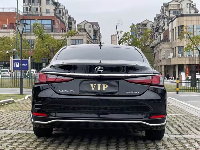 21年上牌雷克萨斯es200,20款卓越版,私家一手,精品车