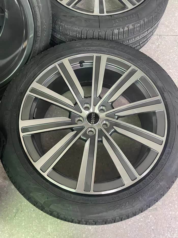 路虎原装22寸轮毂套件有兴趣的车友看看完美成色