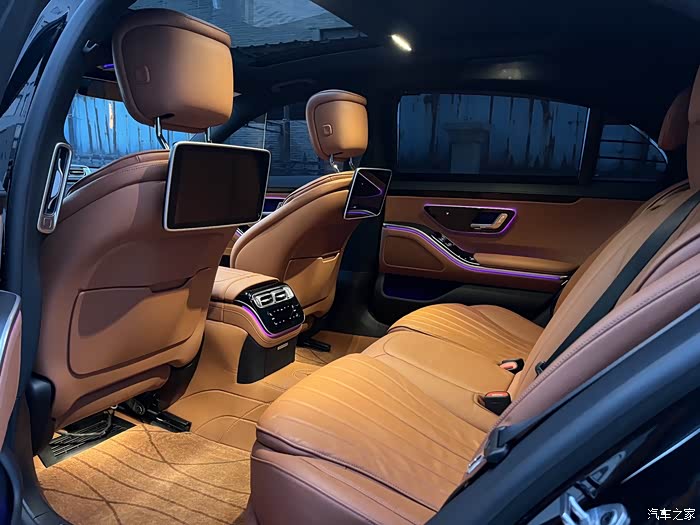 出个人21年奔驰s400l,3.0t发动机,原版车况,2个面