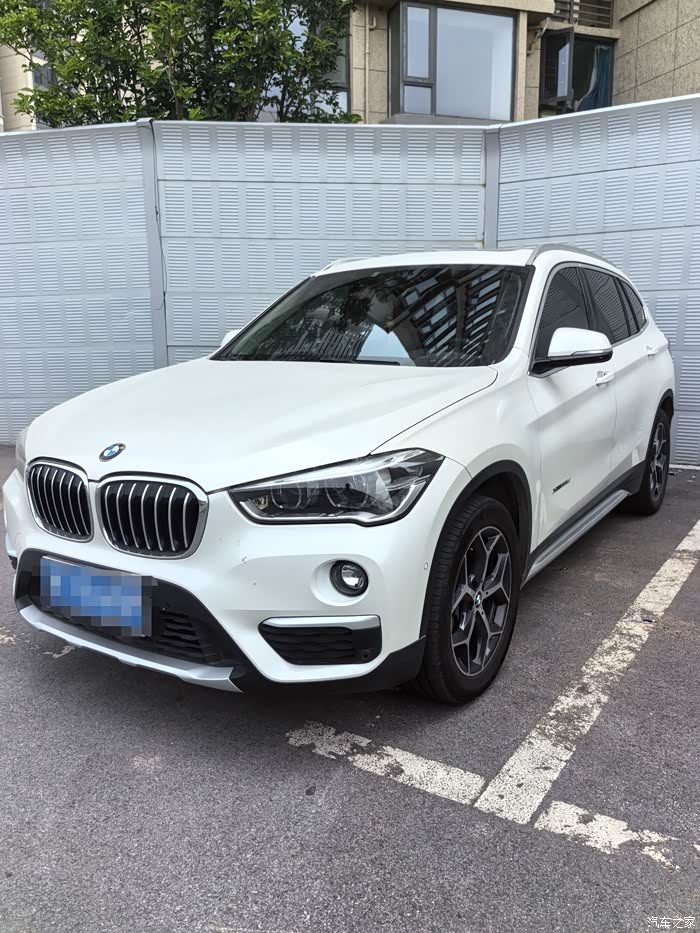 宝马x1指导价38.5万那款,2.0t四驱豪华型,192匹马
