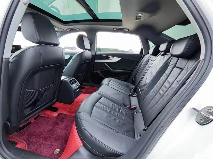 最新到店:2021年奥迪a4l时尚,全车原版,少量做漆,成色