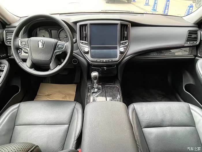 最新到店 19年丰田皇冠 尊享版 指导价37.48万 实表6