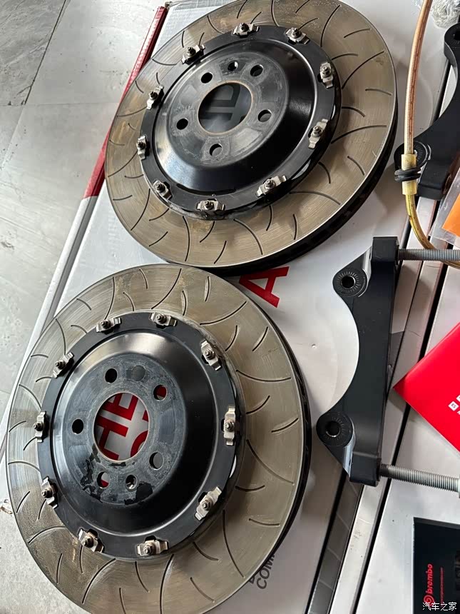 出奥迪s4b9平台布雷博gts官方刹车套装