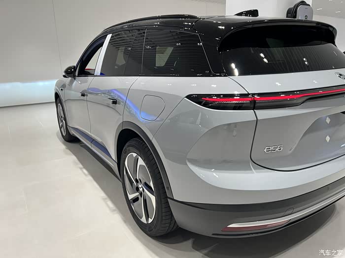 今天终于提到了我的蔚来es6!总共看了四五辆车!试驾es6之