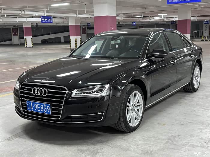 奥迪a82018年一手车14万公里