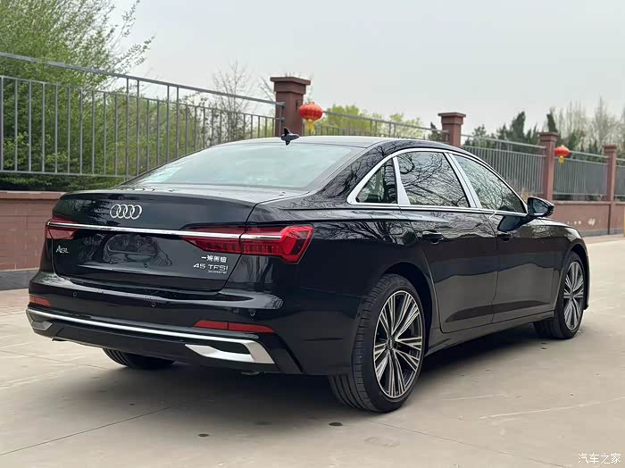 24年奥迪a6l20t45四驱高配仅仅行驶了1000