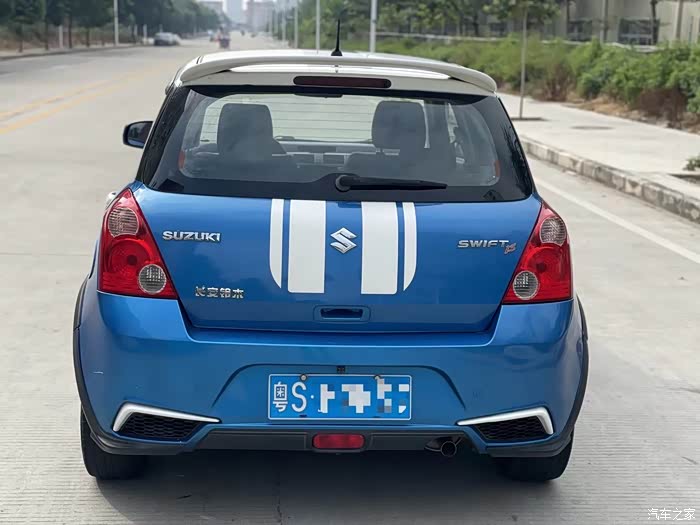 最新到店2016年一手精品铃木雨燕双色版15自动挡车