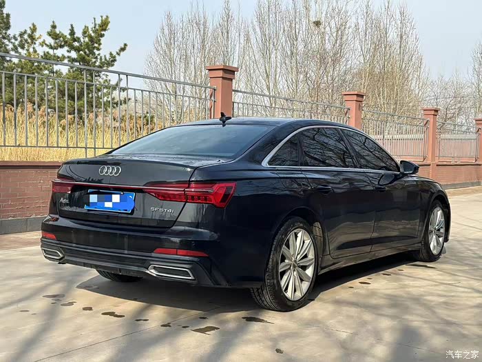 21款21年奥迪a6l黑色外观双拼内饰升级最新款前脸加