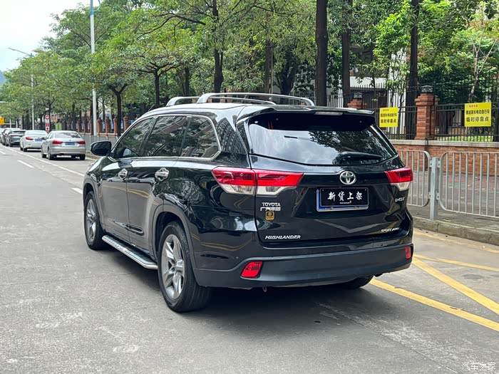 2018年丰田汉兰达,2.0t四驱7座尊贵版,一键启动,座椅