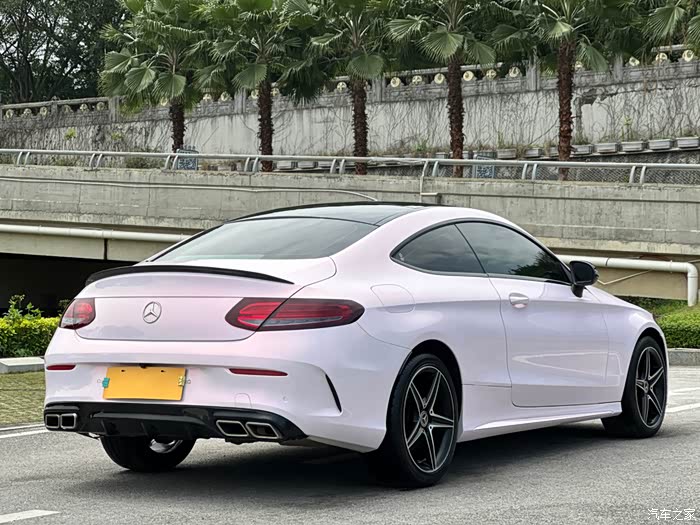 出售一台奔驰c级进口2018款c200轿跑车20