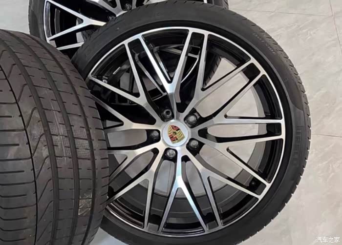 21寸保时捷卡宴轮毂轮胎精品套件感兴趣的可以来
